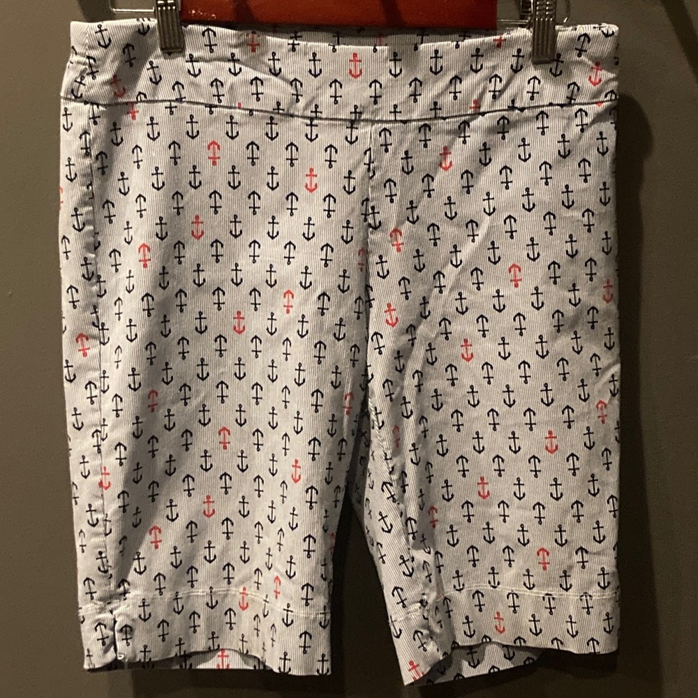 Coral Bay size medium striped with anchor pull on stretchy Bermuda shorts EUC
